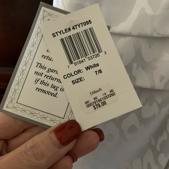 Little white dress - Picture 3 of 3